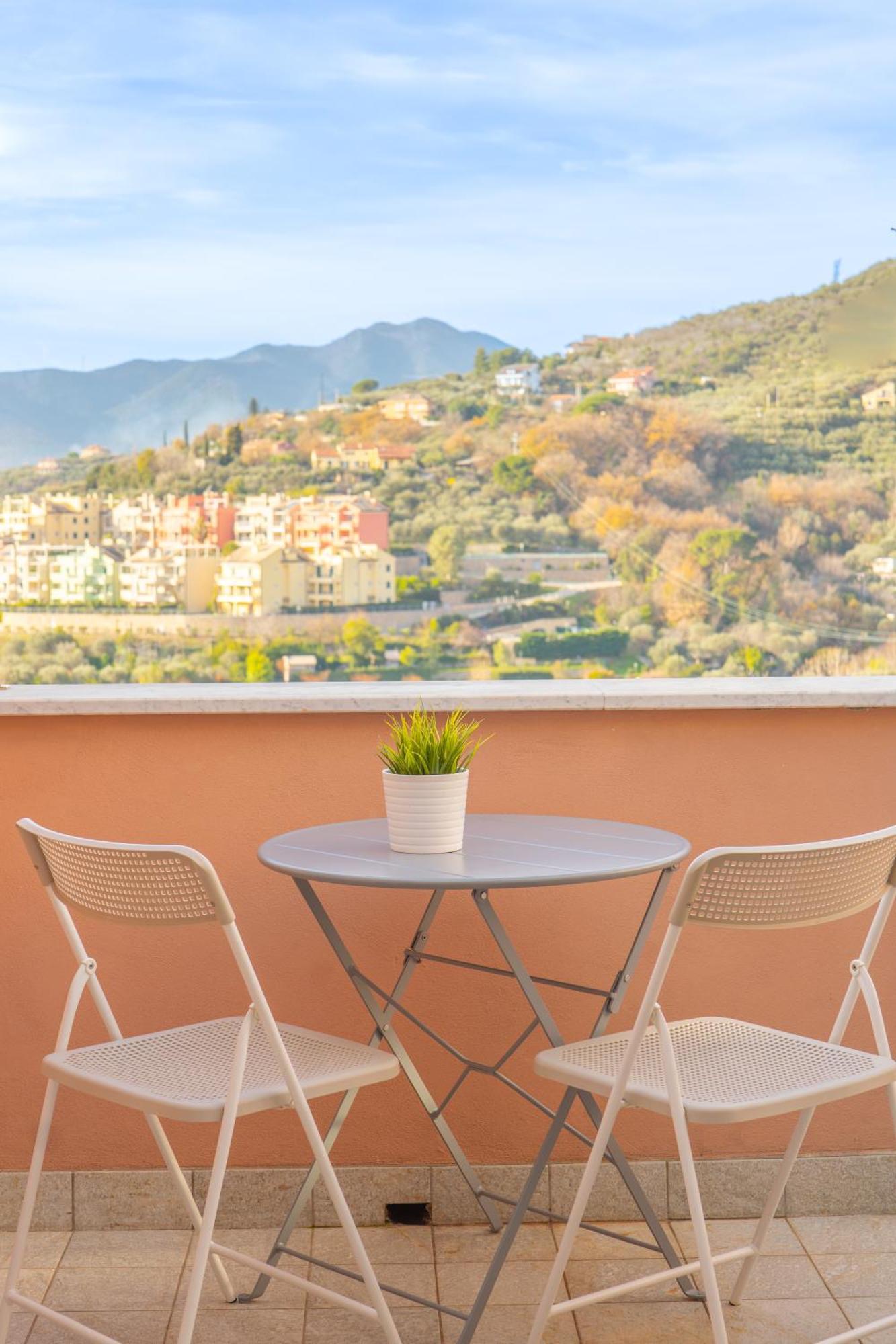 Appartamento Pesco "A Casa Felice" Pietra Ligure Bagian luar foto