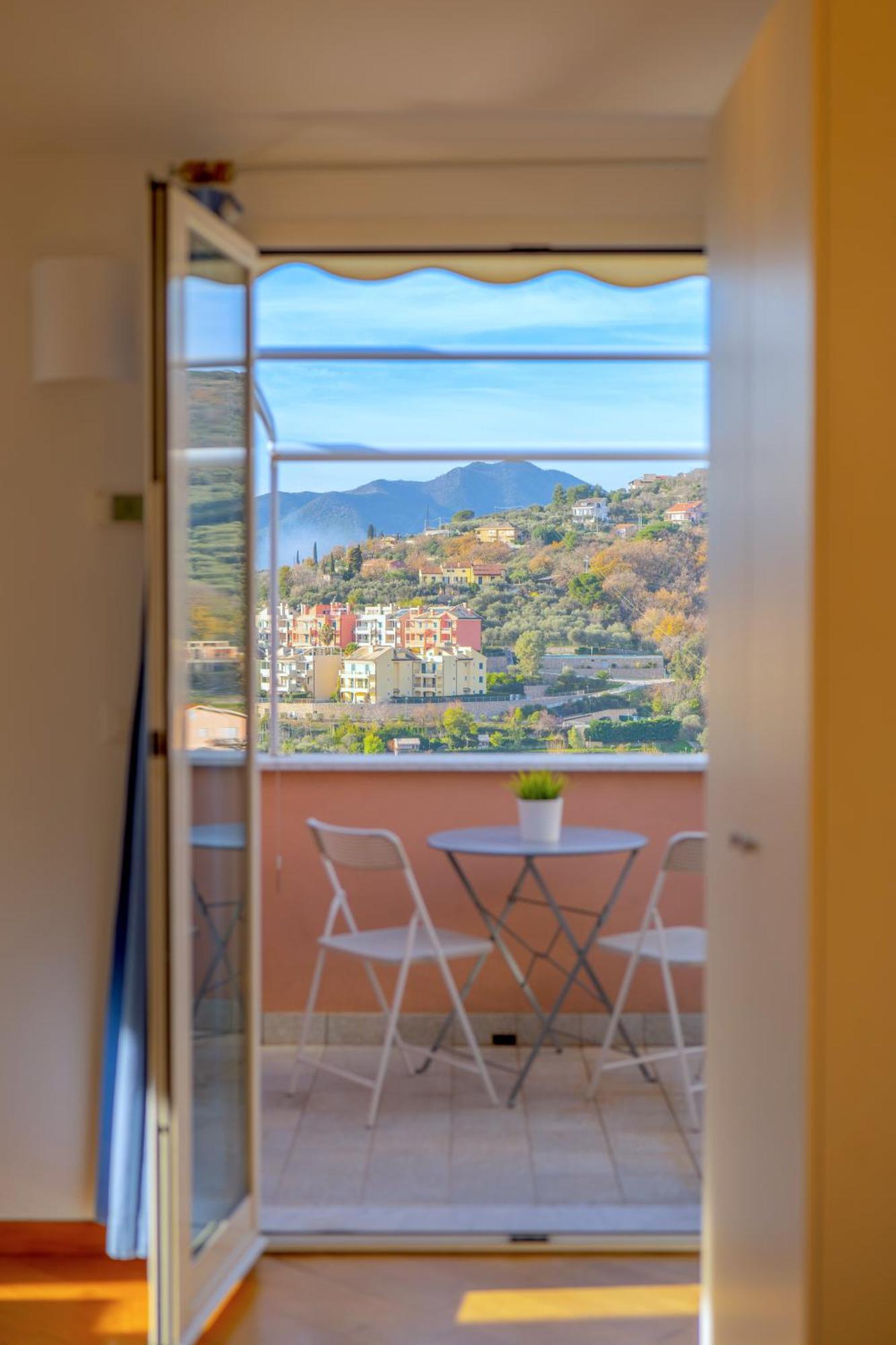 Appartamento Pesco "A Casa Felice" Pietra Ligure Bagian luar foto